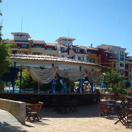 Marina Cape Vacation Complex 아파트호텔 4*